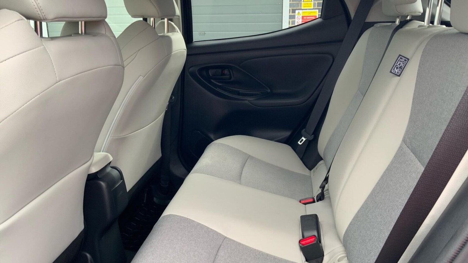 Used Toyota Yaris 2023 for sale - 76676000: Photo 17