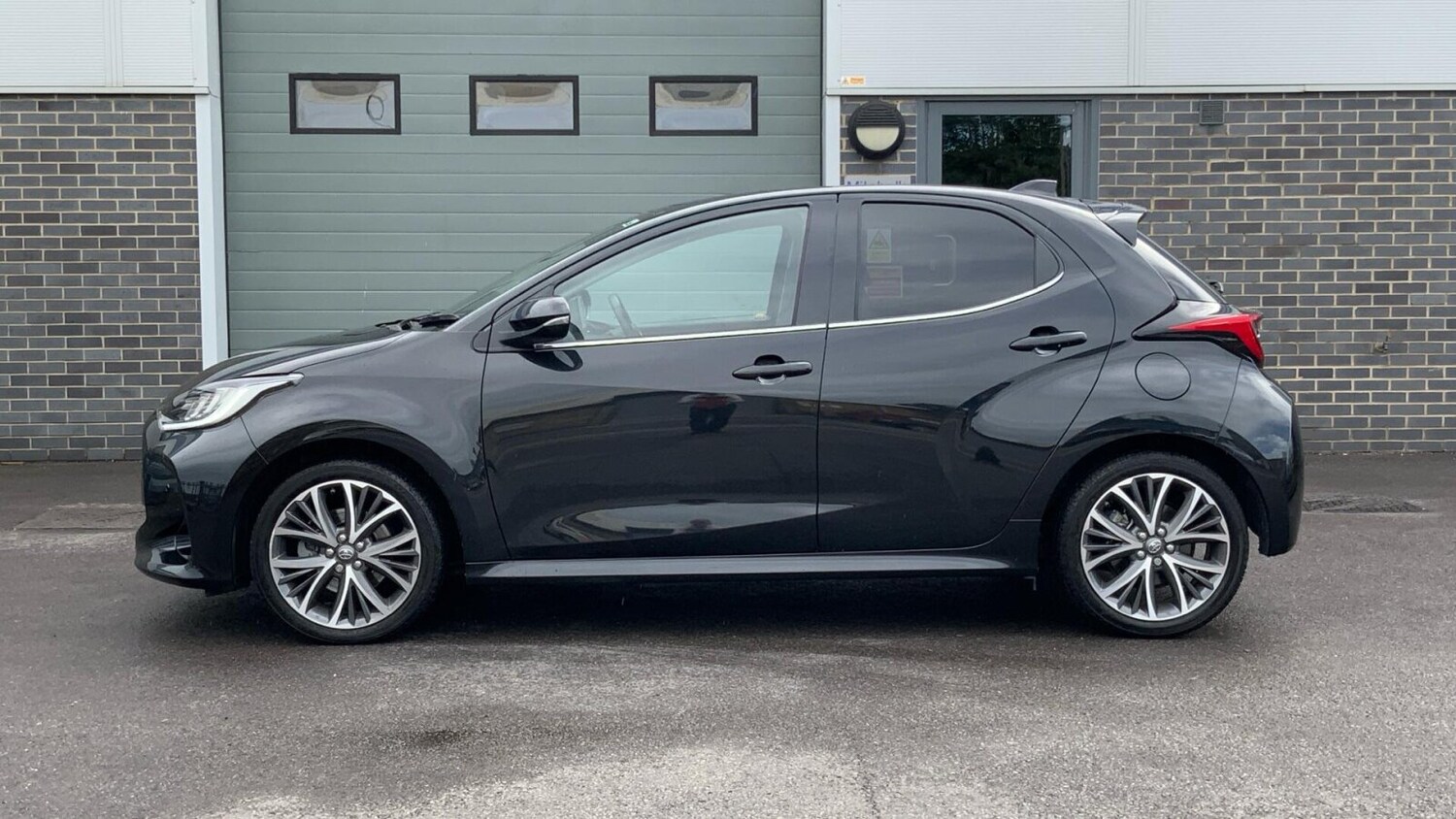 Used Toyota Yaris 2023 for sale - 76676000: Photo 21