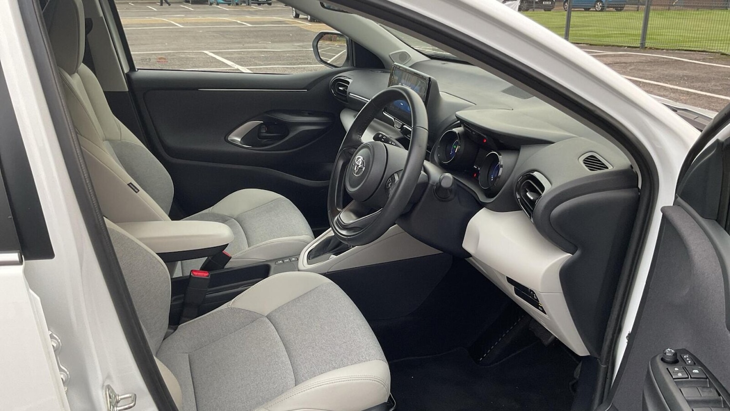 Used Toyota Yaris 2022 for sale - 77013344: Photo 14