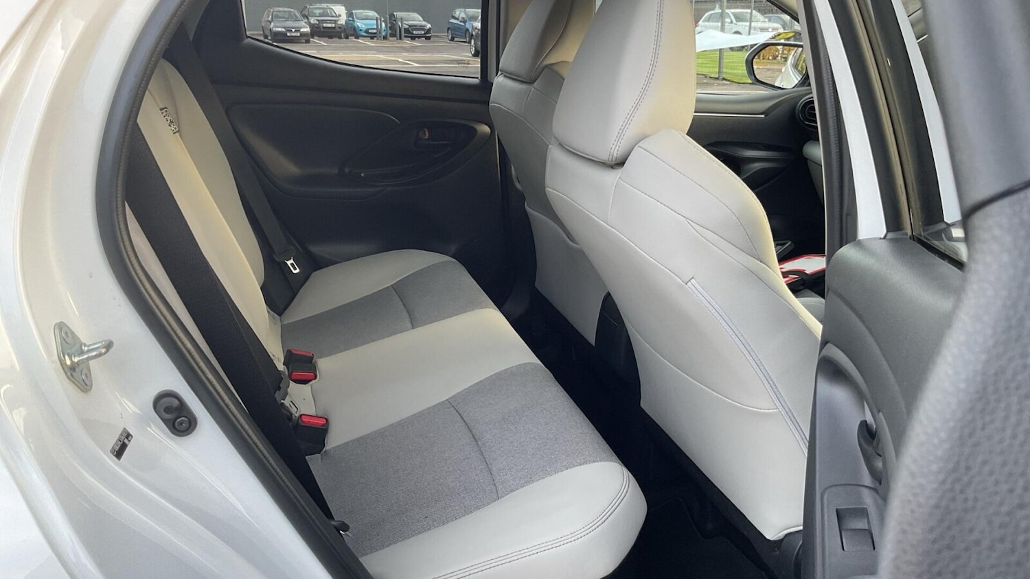 Used Toyota Yaris 2022 for sale - 77013344: Photo 15