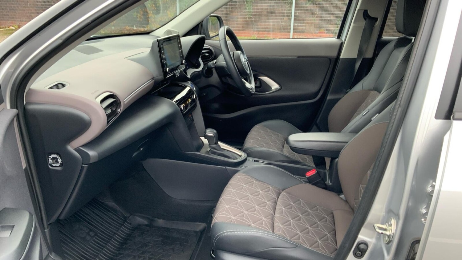 Used Toyota Yaris Cross 2022 for sale - 76674647: Photo 14