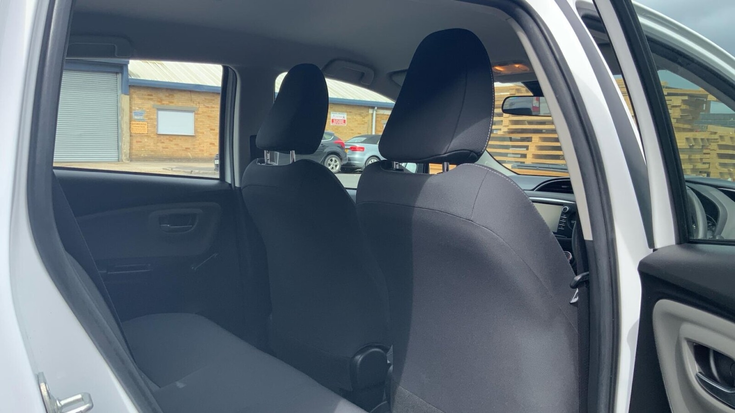 Used Toyota Yaris 2018 for sale - 78141875: Photo 8