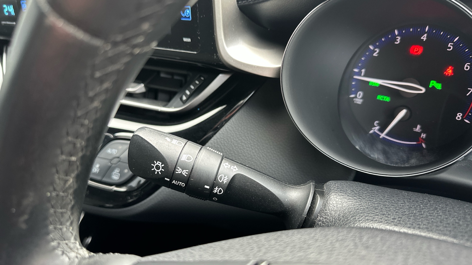 Used Toyota C-HR 2018 for sale - 76315625: Photo 27