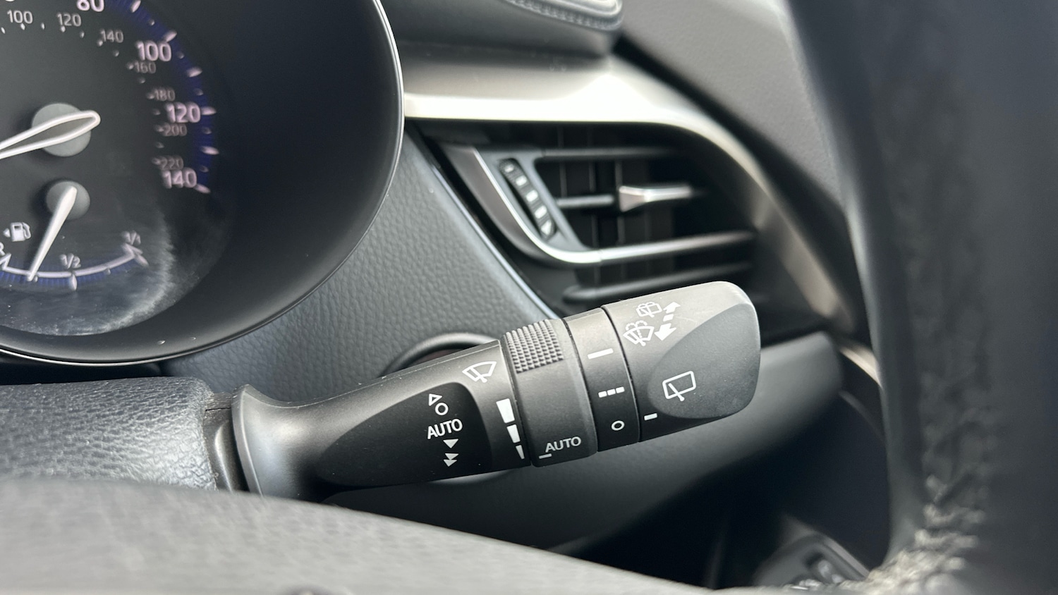 Used Toyota C-HR 2018 for sale - 76315625: Photo 28