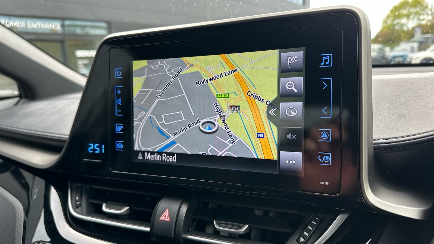 Used Toyota C-HR 2018 for sale - 76315625: Photo 32