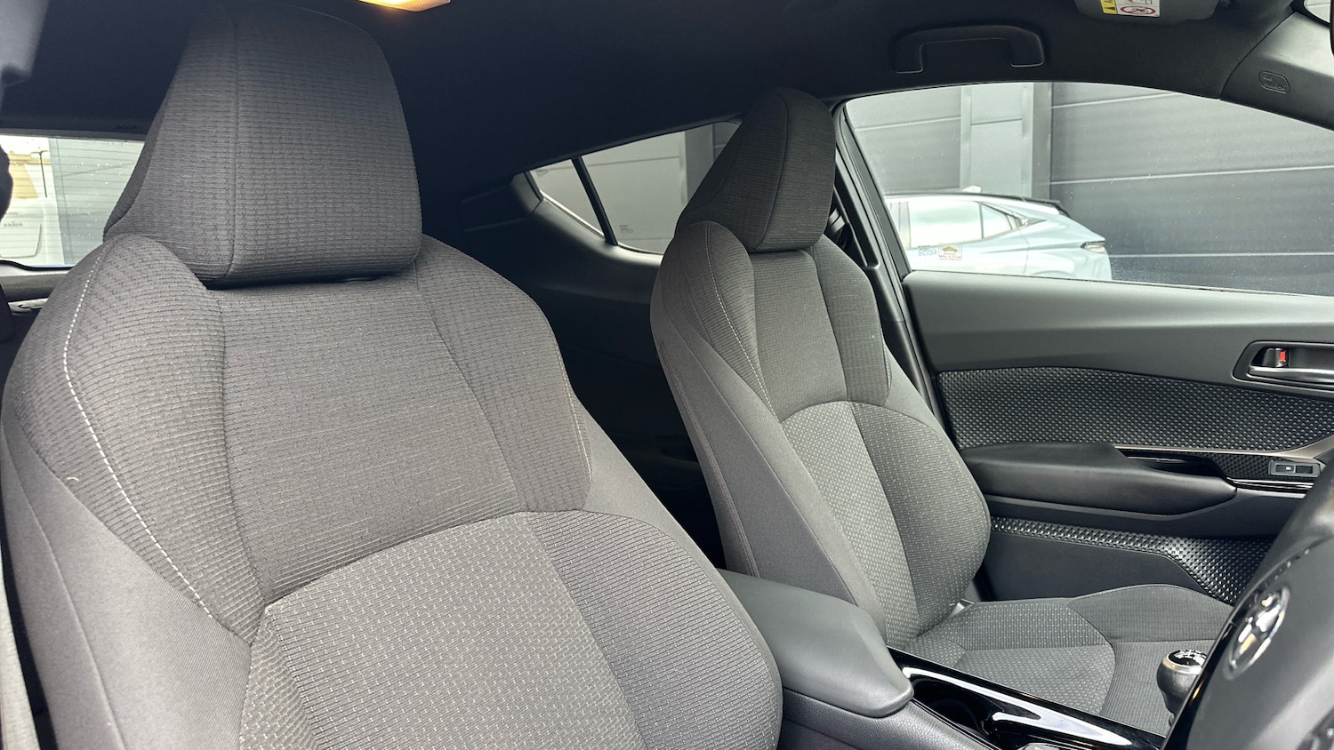 Used Toyota C-HR 2018 for sale - 76315625: Photo 42