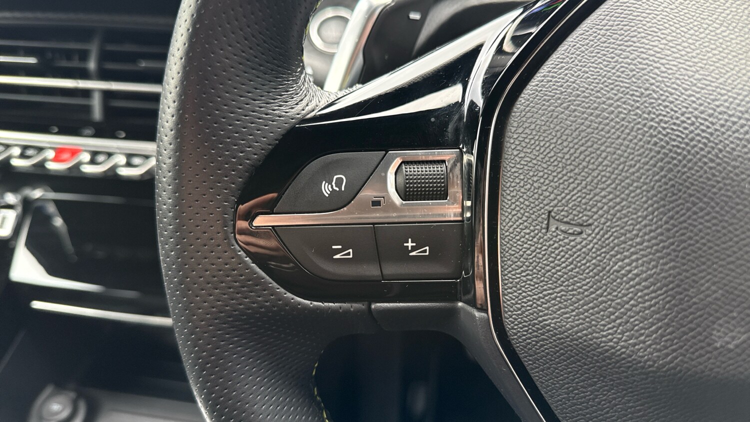 Used Peugeot 2008 2024 for sale - 76486449: Photo 23