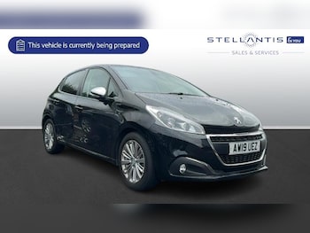 Peugeot - 208