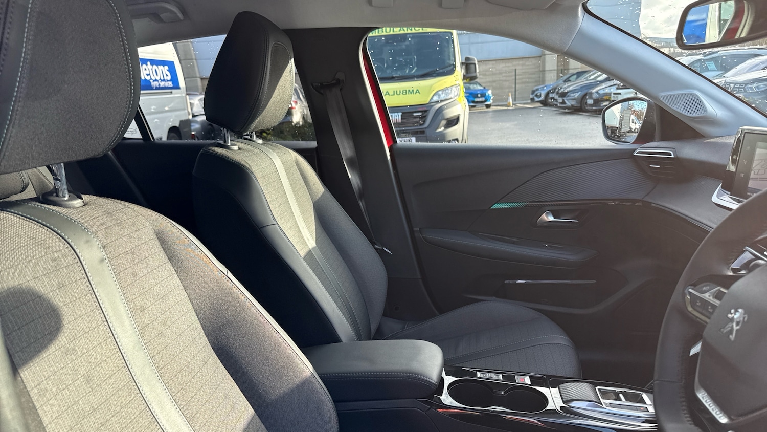 Used Peugeot 208 2023 for sale - 76953759: Photo 43