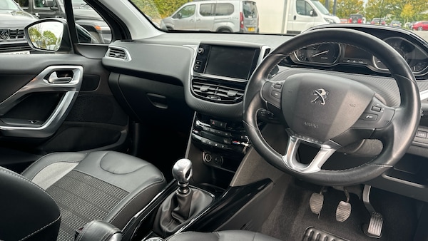 Used Peugeot 2008 2017 for sale - 76123561: Photo 11