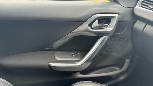 Used Peugeot 2008 2017 for sale - 76123561: Photo 41