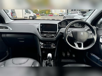 Used Peugeot 2008 2017 for sale - 76123561: Photo 4