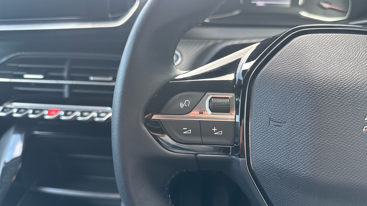 Used Peugeot 208 2023 for sale - 75840915: Photo 23