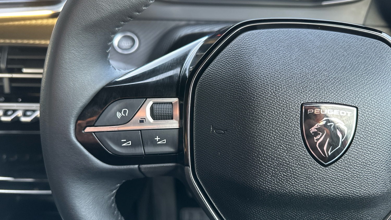 Used Peugeot 2008 2023 for sale - 76998792: Photo 23