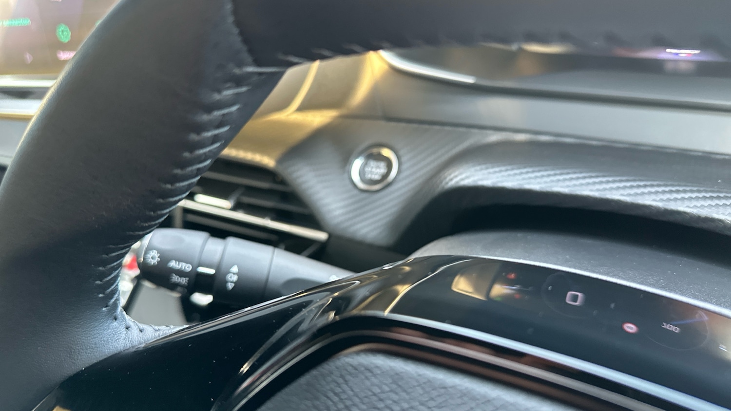 Used Peugeot 2008 2023 for sale - 76998792: Photo 27