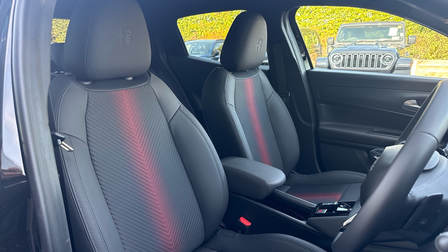 Used Alfa Romeo Junior 2025 for sale - 76043881: Photo 34