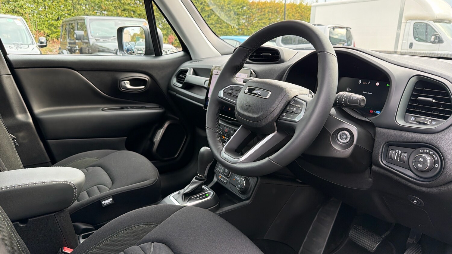 Used Jeep Renegade 2025 for sale - 76099800: Photo 11