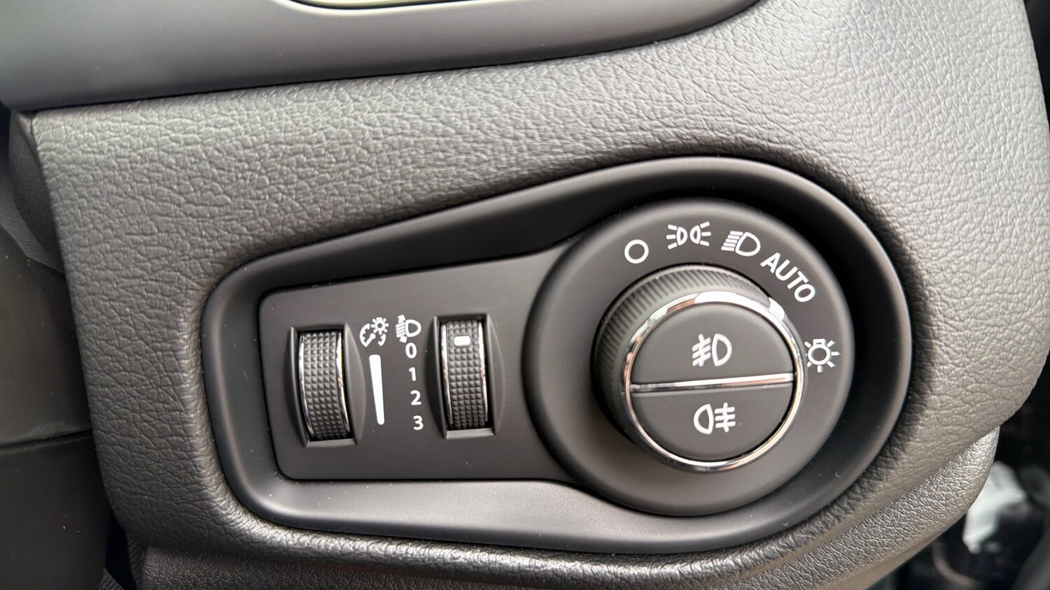 Used Jeep Renegade 2025 for sale - 76099800: Photo 32