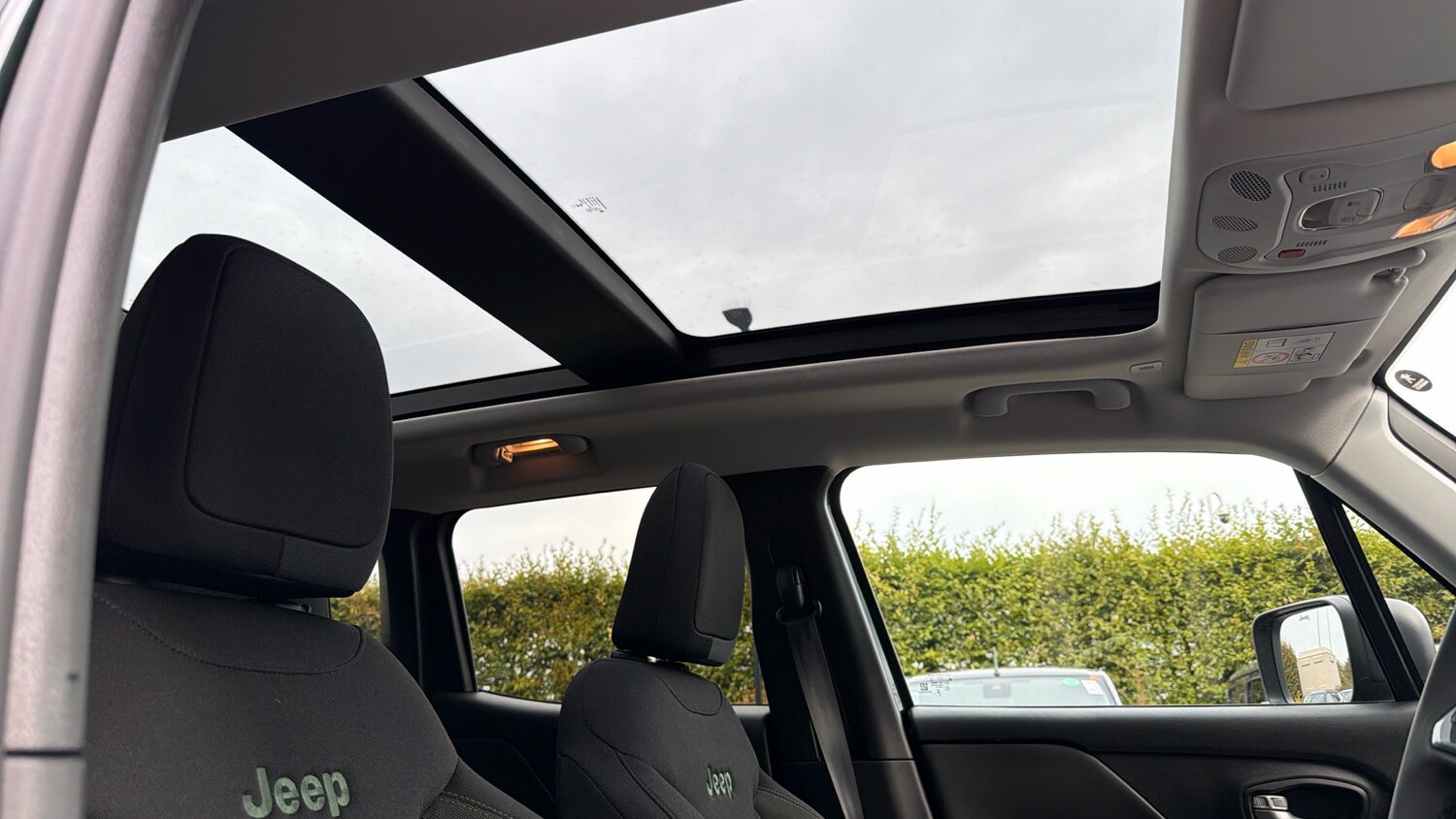 Used Jeep Renegade 2025 for sale - 76099800: Photo 47