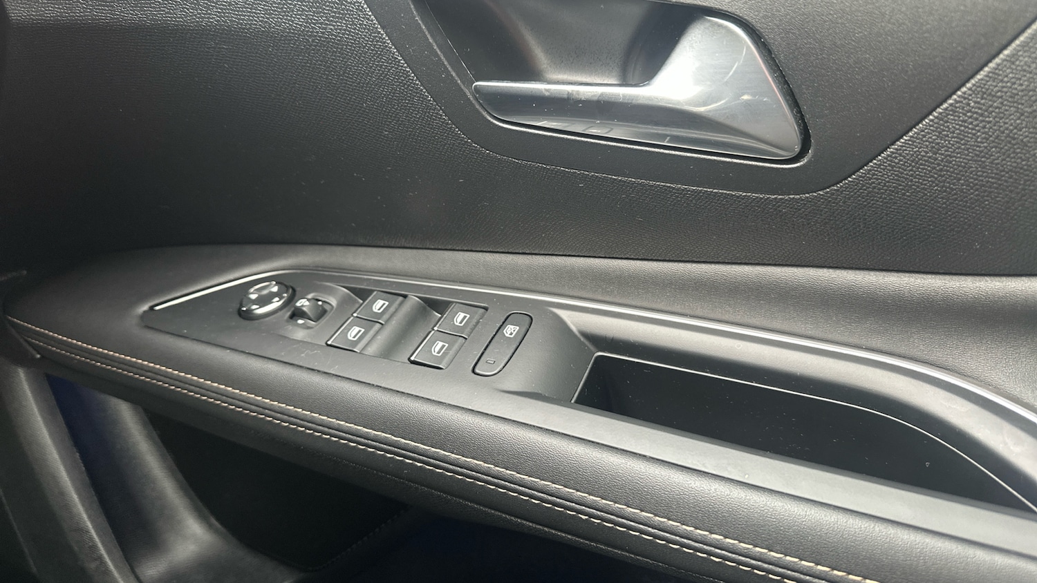 Used Peugeot 3008 2022 for sale - 77457203: Photo 22