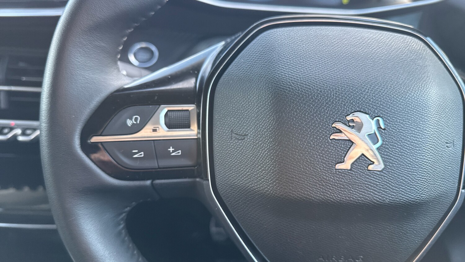 Used Peugeot 208 2023 for sale - 77018061: Photo 23