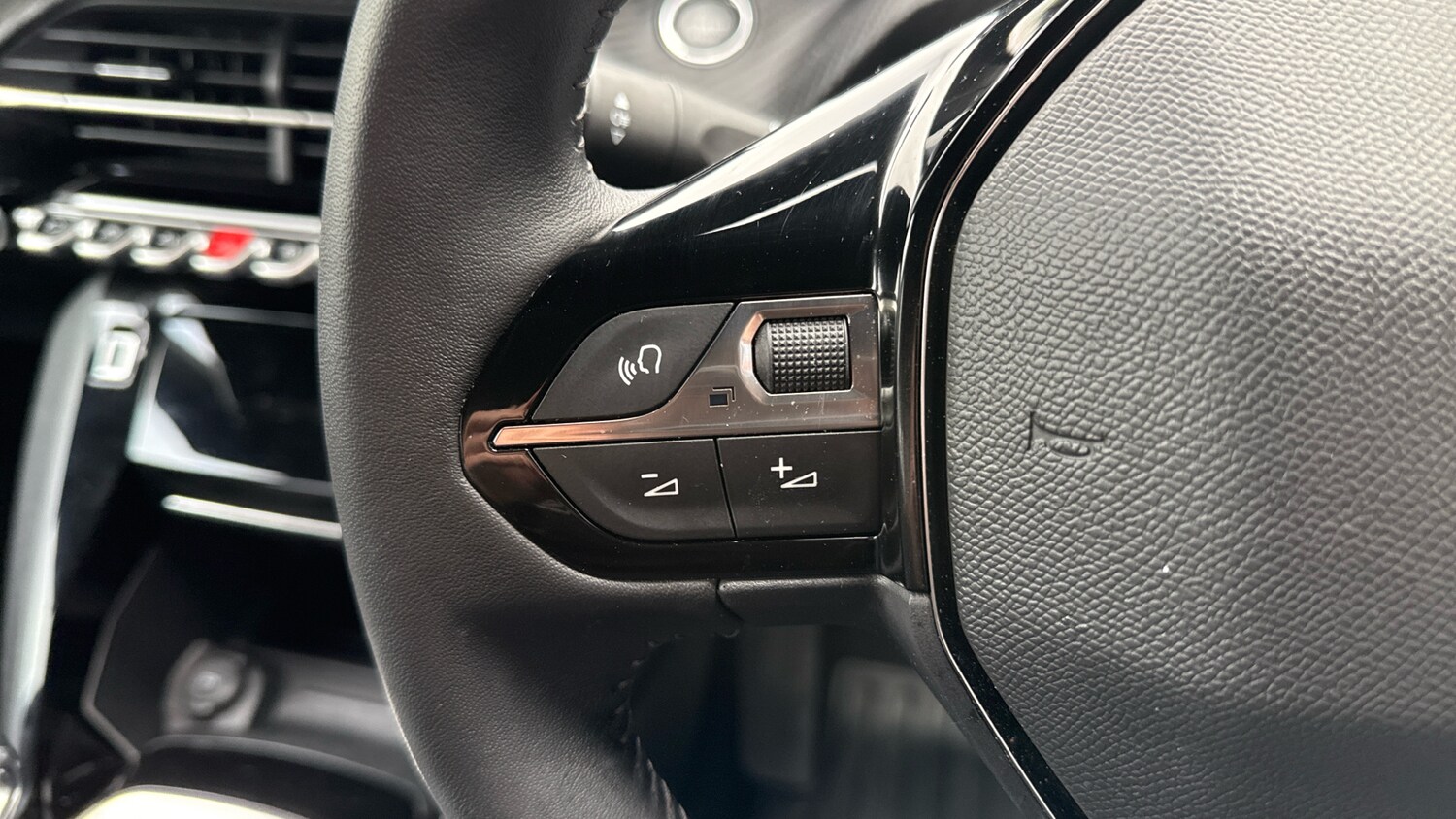 Used Peugeot 2008 2023 for sale - 76190361: Photo 23