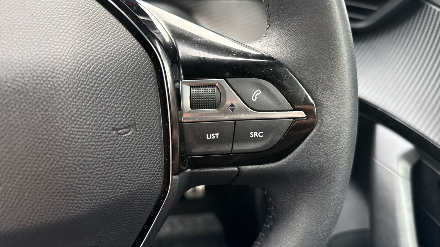 Used Peugeot 2008 2023 for sale - 76190361: Photo 24