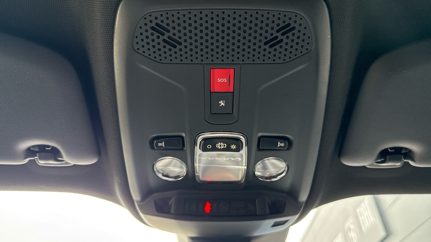 Used Peugeot 2008 2023 for sale - 76190361: Photo 39