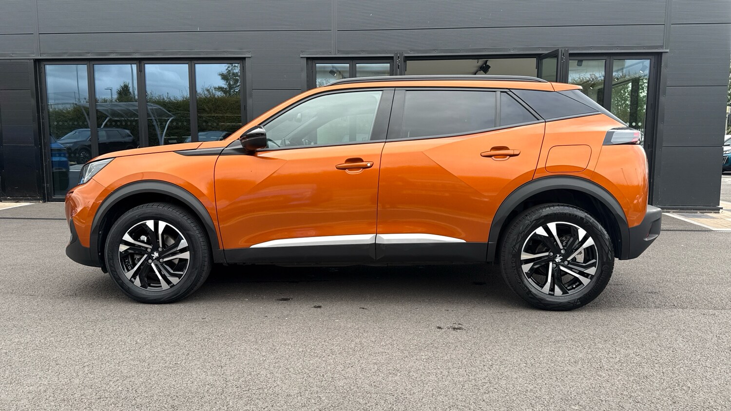 Used Peugeot 2008 2023 for sale - 76190361: Photo 6