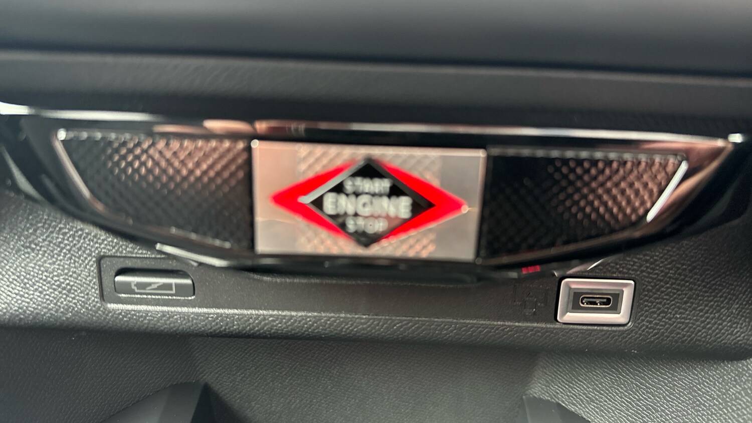 Used DS Automobiles DS 3 2025 for sale - 76228698: Photo 40