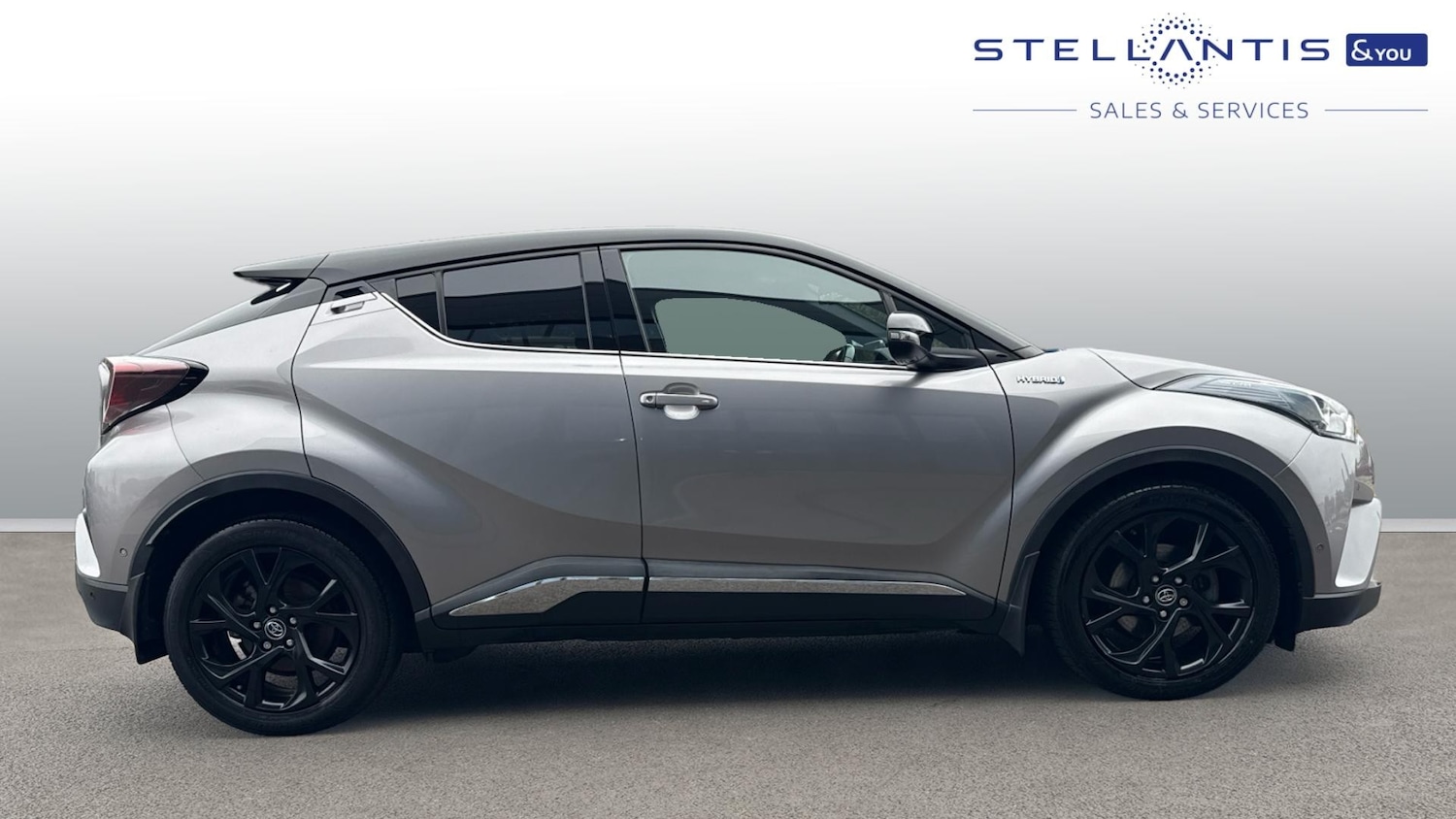 Used Toyota C-HR 2018 for sale - 77176131: Photo 2