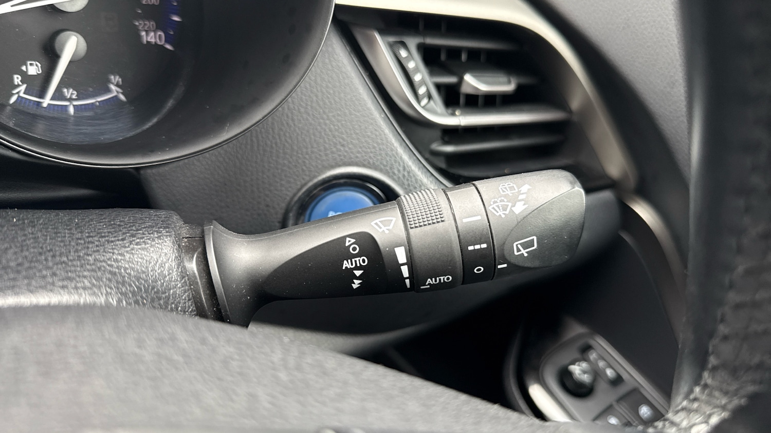 Used Toyota C-HR 2018 for sale - 76123519: Photo 28