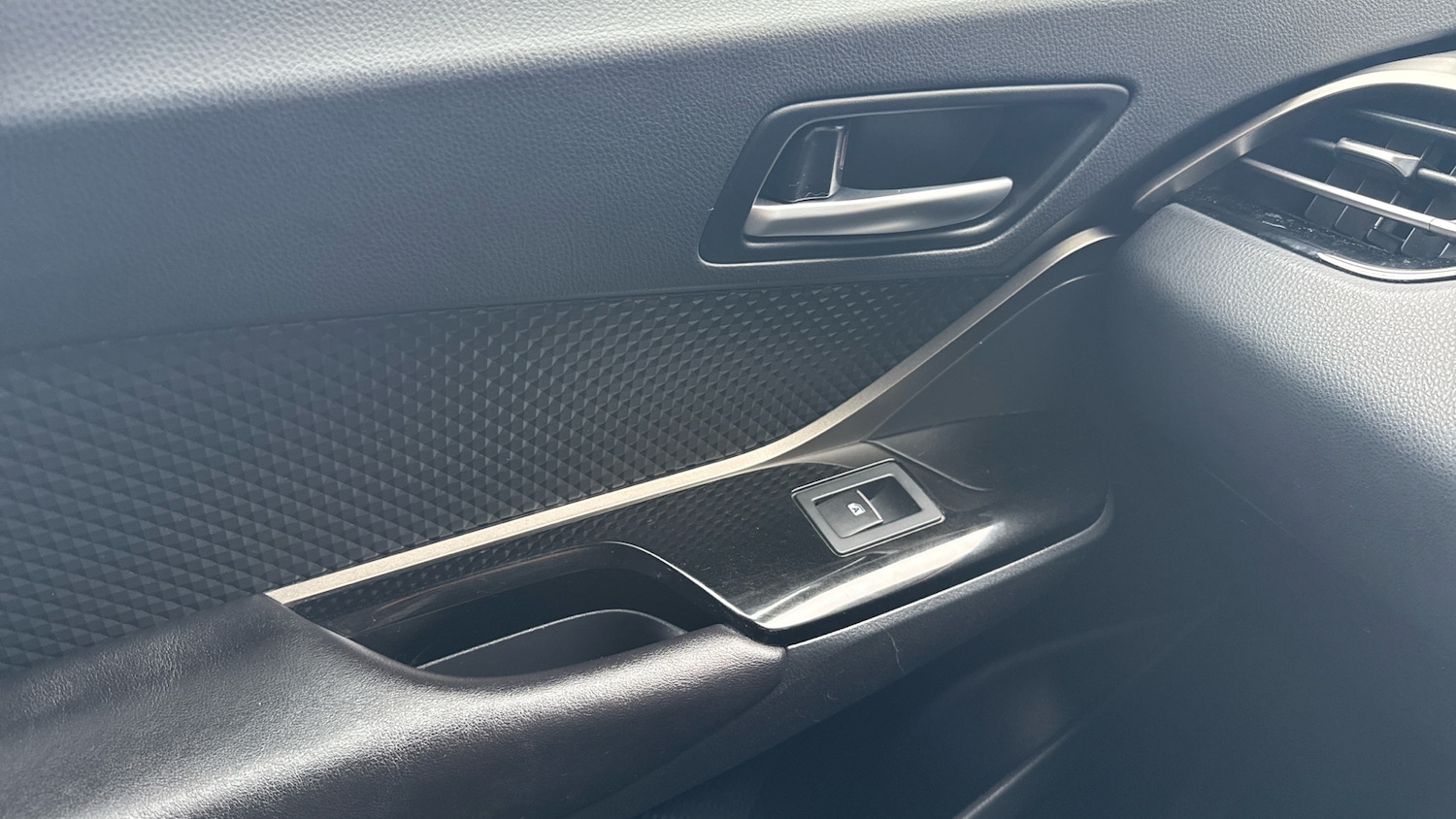 Used Toyota C-HR 2018 for sale - 76123519: Photo 41