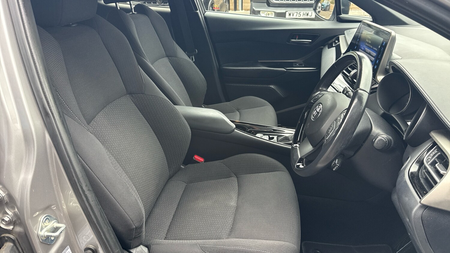 Used Toyota C-HR 2018 for sale - 76123519: Photo 42