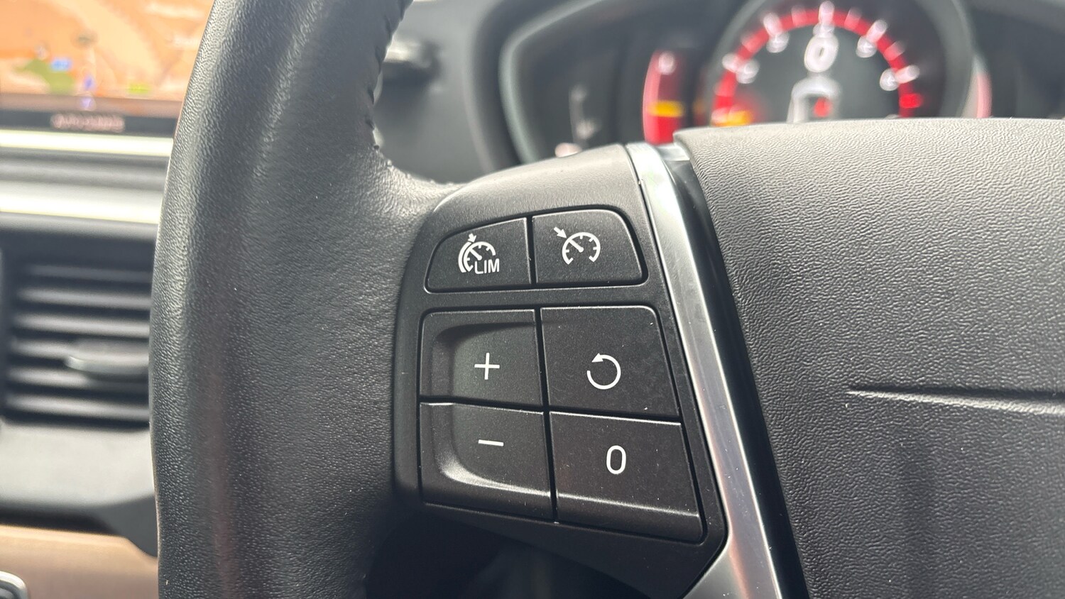 Used Volvo V40 Cross Country 2019 for sale - 77306848: Photo 23