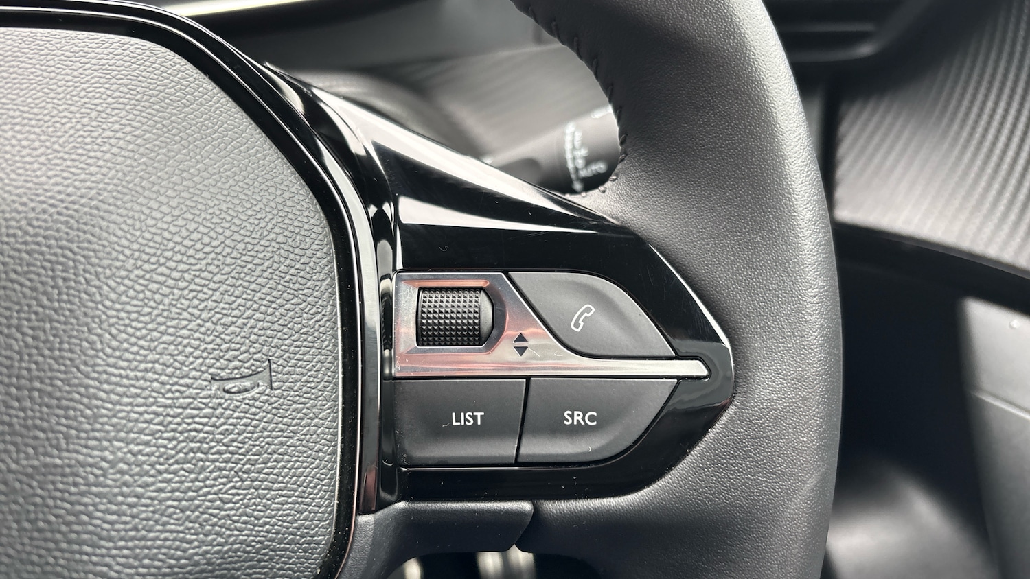 Used Peugeot 2008 2023 for sale - 77441900: Photo 24