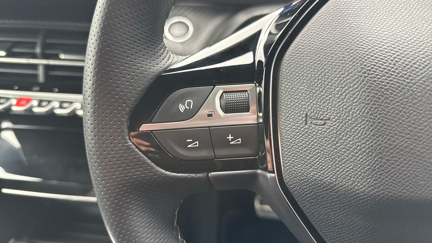 Used Peugeot 2008 2024 for sale - 76248396: Photo 23
