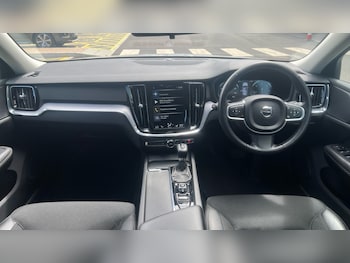 Used Volvo V60 2018 for sale - 75162934: Photo
