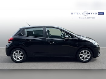 Used Peugeot 208 2017 for sale - 75298933: Photo