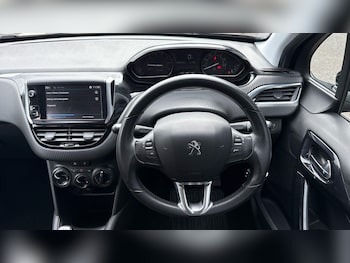 Used Peugeot 208 2017 for sale - 75298933: Photo