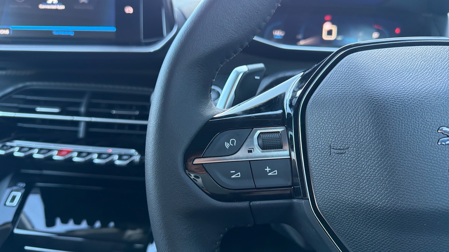 Used Peugeot 208 2023 for sale - 76927440: Photo 24