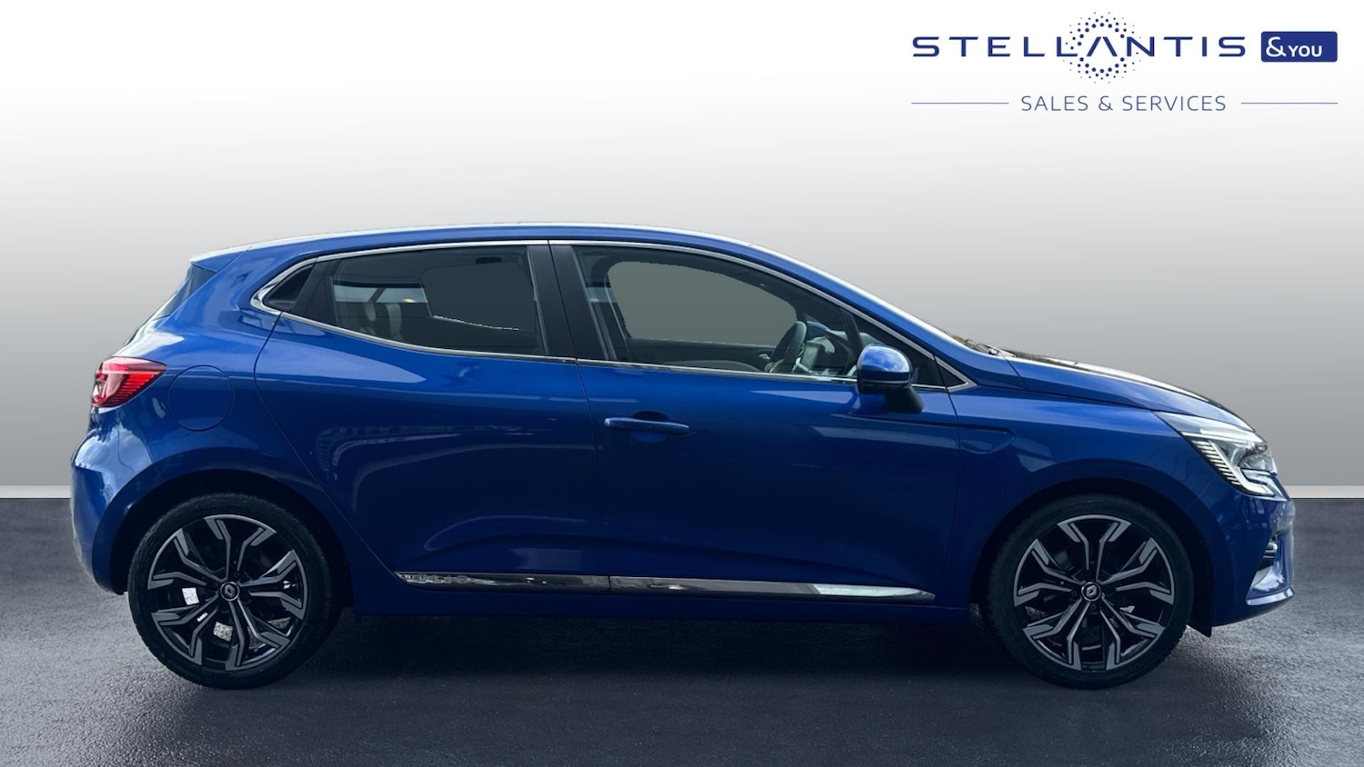 Used Renault Clio 2022 for sale - 76296648: Photo 2
