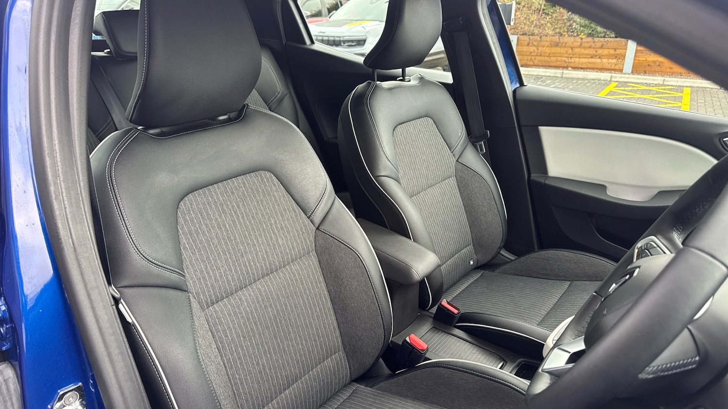 Used Renault Clio 2022 for sale - 76296648: Photo 42