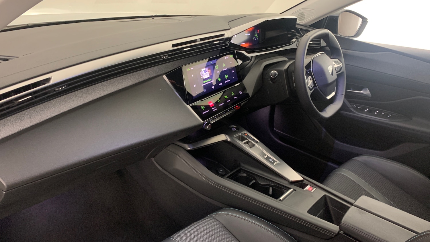 Used Peugeot 308 2024 for sale - 76458430: Photo 2