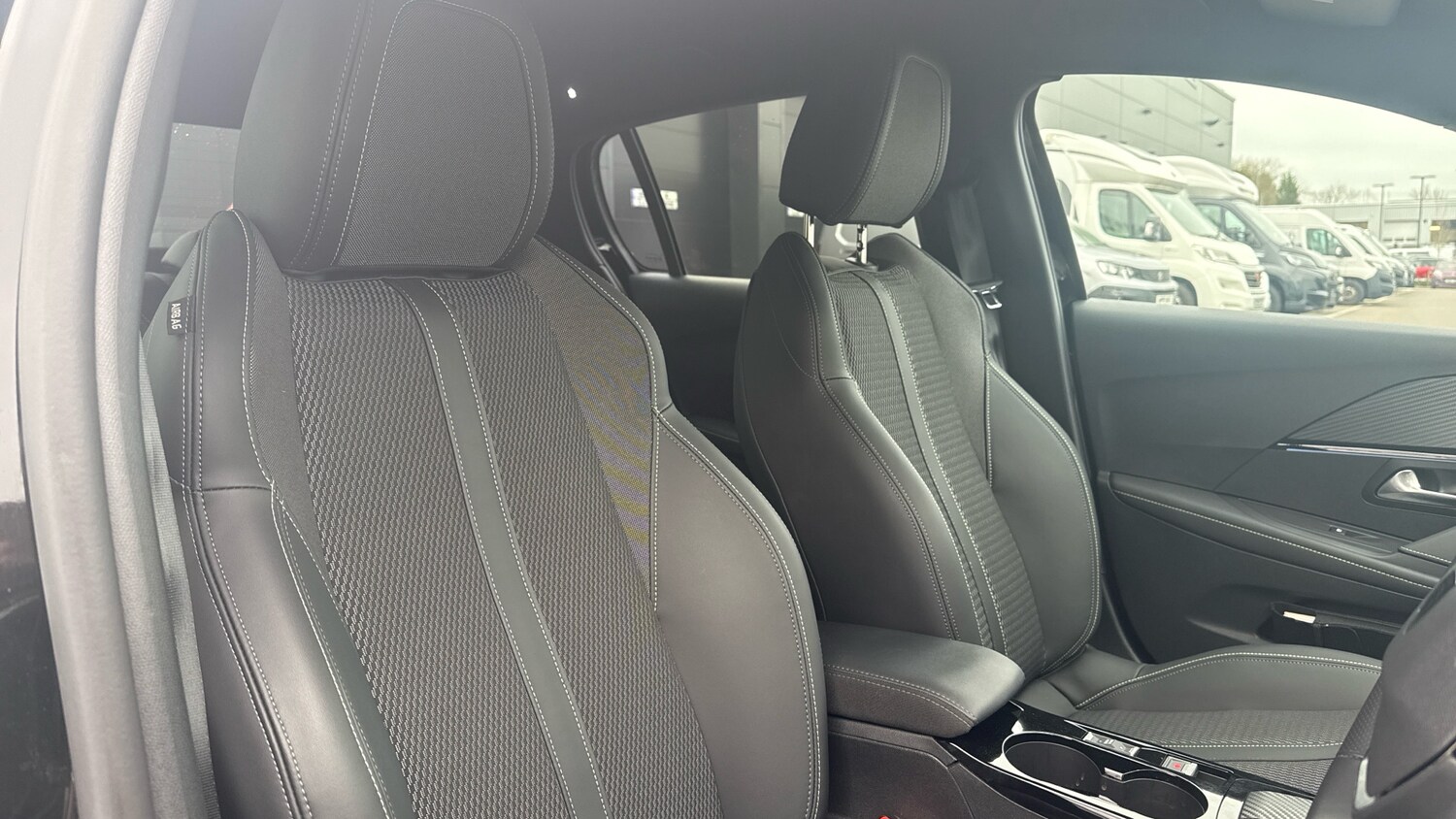 Used Peugeot 208 2024 for sale - 77770313: Photo 42