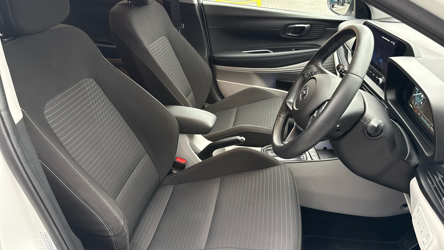 Used Hyundai i20 2023 for sale - 76500515: Photo 42