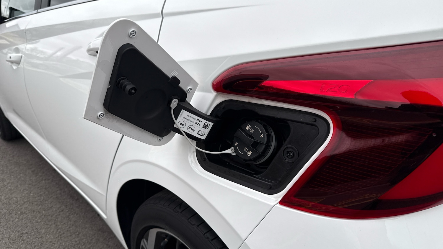 Used Hyundai i20 2023 for sale - 76500515: Photo 49