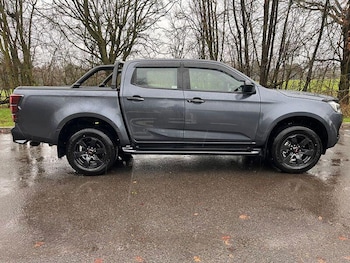 Used Isuzu D-Max 2025 for sale - 77040439: Photo