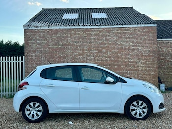 Used Peugeot 208 2016 for sale - 78967813: Photo