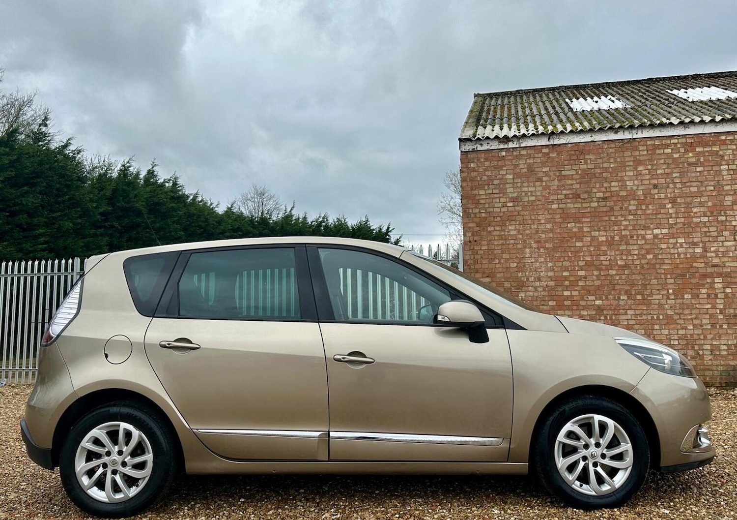 Used Renault Scenic 2015 for sale - 77668450: Photo 3